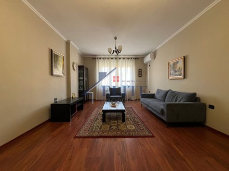 Sheshi Wilson, appartamento con due camere da letto in affitto