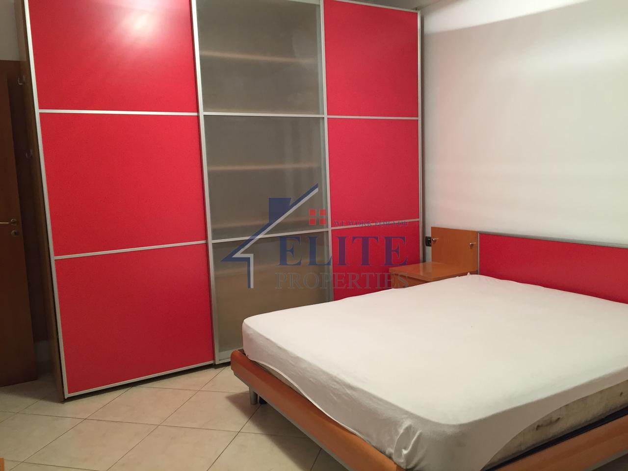 Ish restorant Durrësi, apartament 2+1 me qira