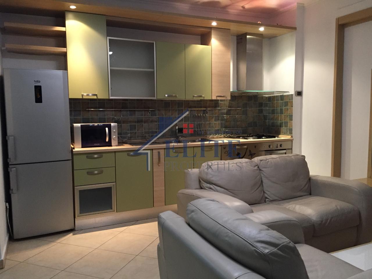 Ish restorant Durrësi, apartament 2+1 me qira