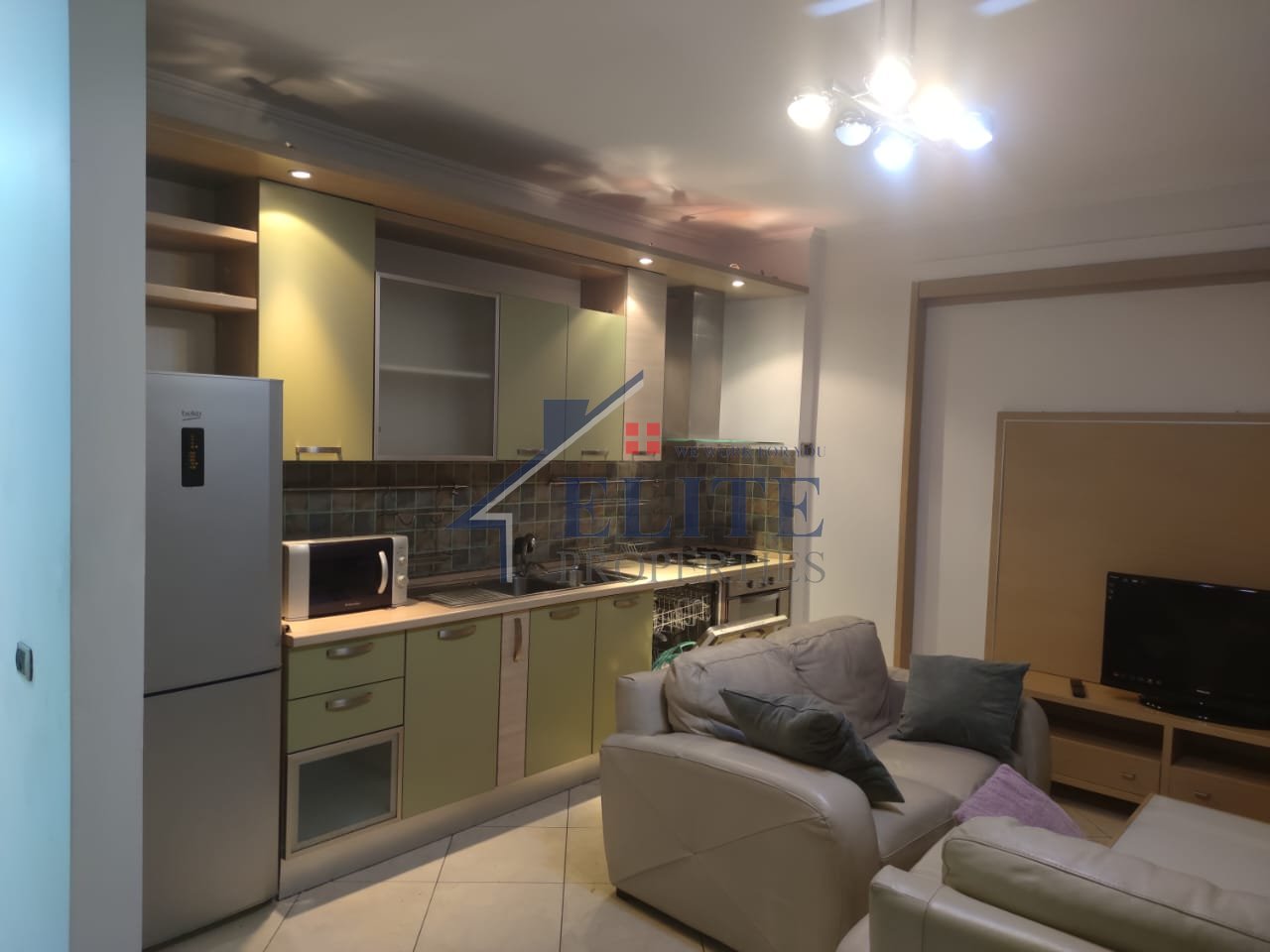 Ish restorant Durrësi, apartament 2+1 me qira