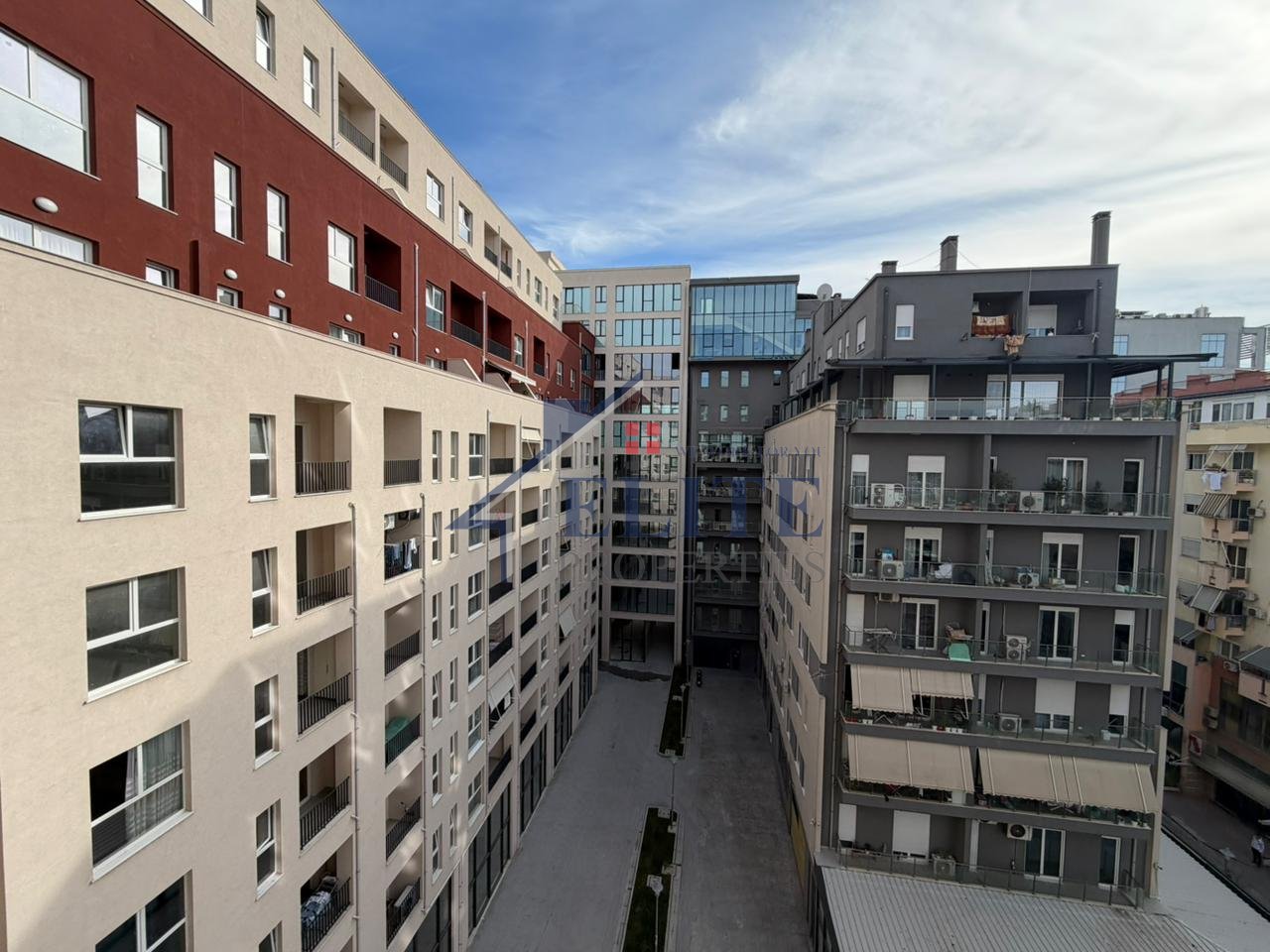 Aura Complex Rruga Dritan Hoxha, apartament 1+1 me qira