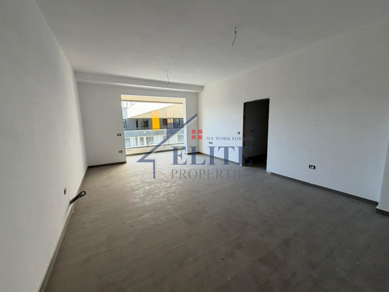 Square 21 Rruga e Kavajës, apartament 3+1 në shitje