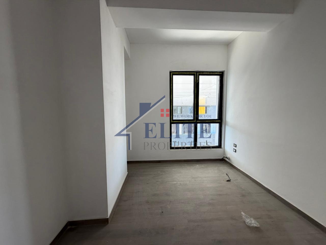 Square 21 Rruga e Kavajës, apartament 3+1 në shitje