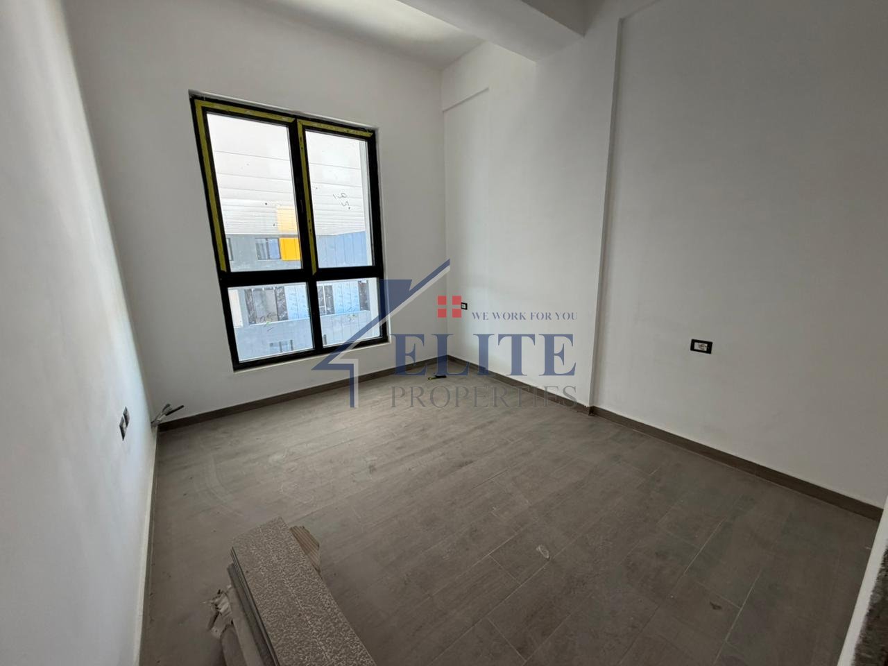 Square 21 Rruga e Kavajës, apartament 3+1 në shitje