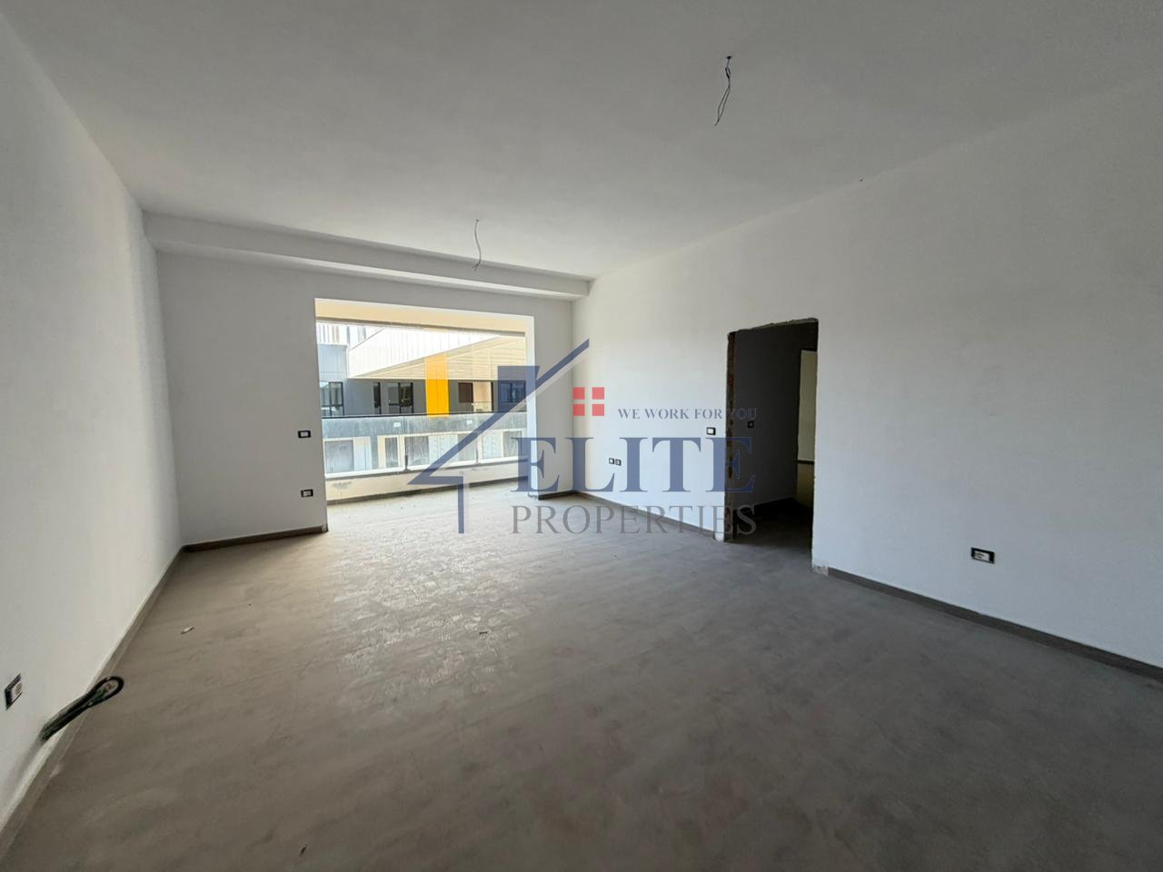 Square 21 Rruga e Kavajës, apartament 3+1 në shitje