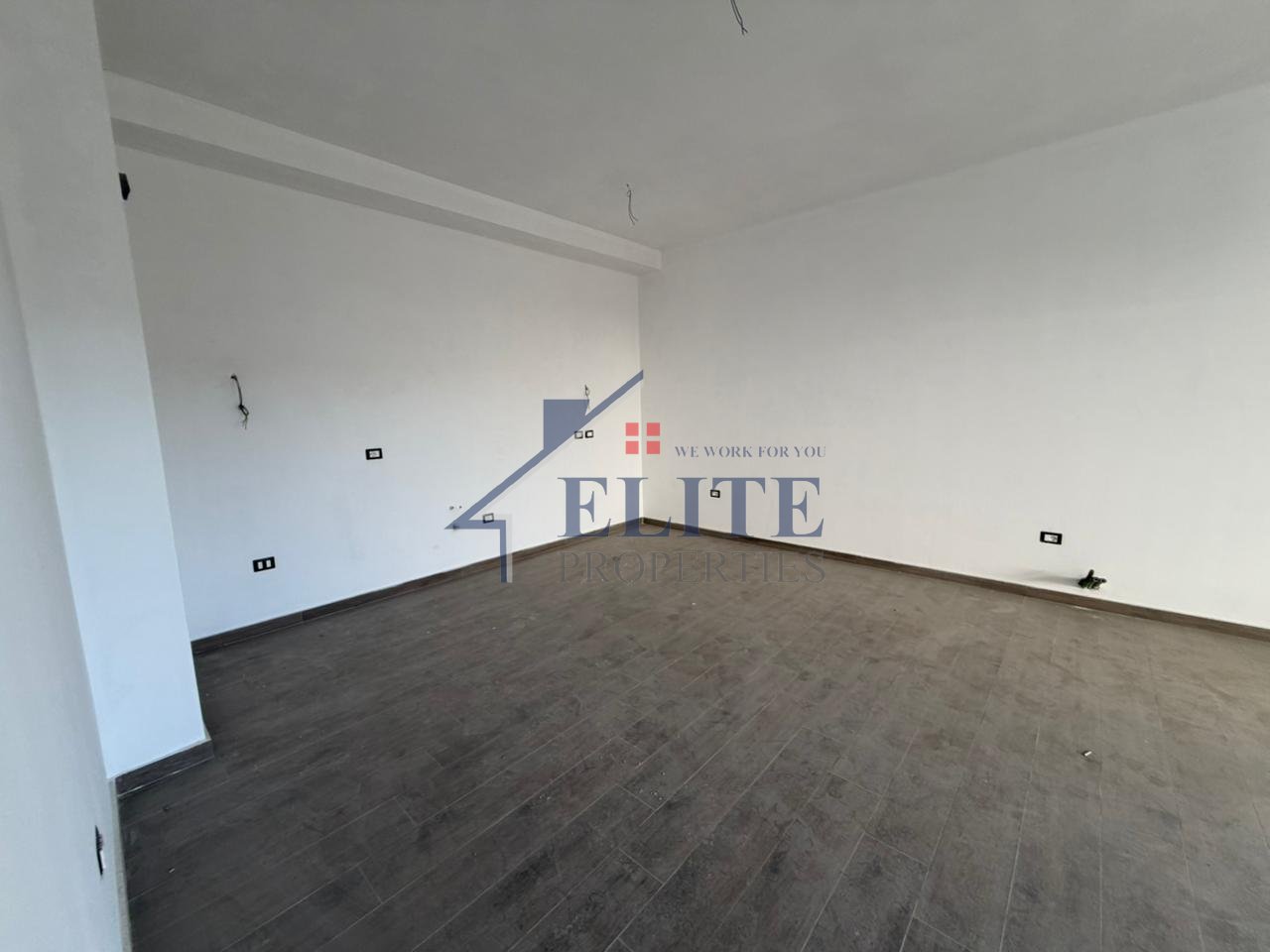 Square 21 Rruga e Kavajës, apartament 3+1 në shitje