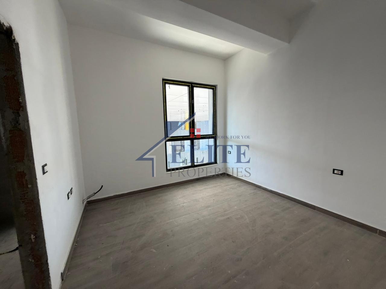 Square 21 Rruga e Kavajës, apartament 3+1 në shitje