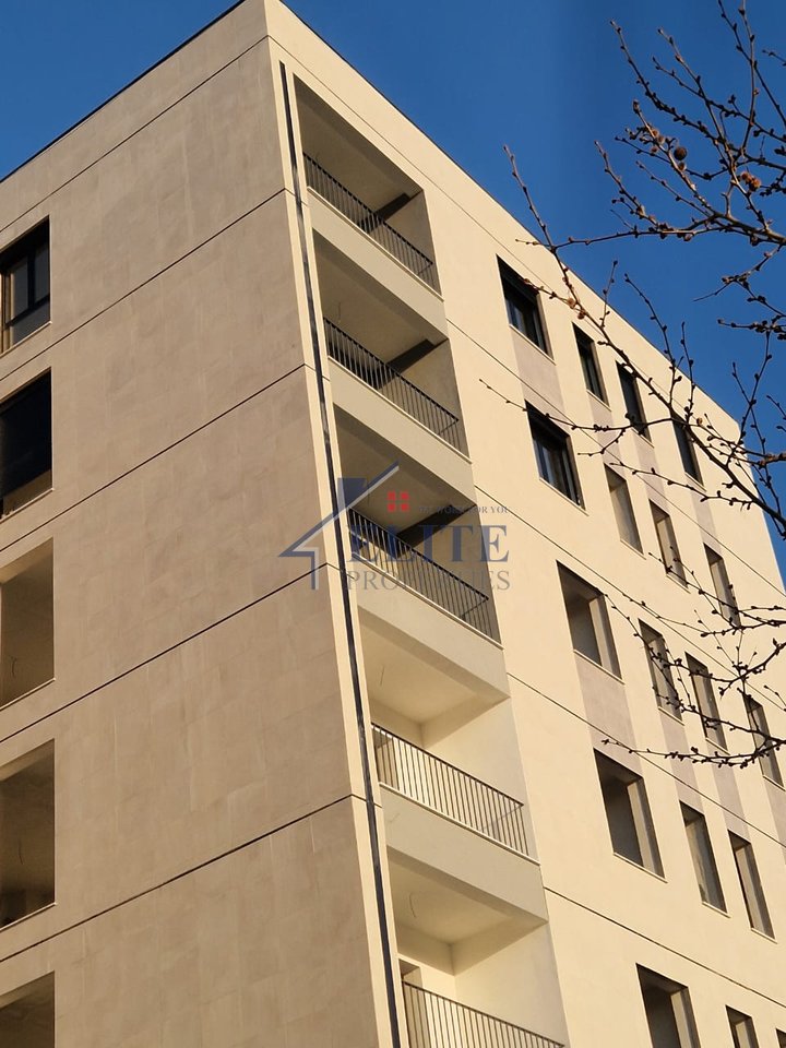 Kamez, apartament 3+1 ne shitje ne nje objekt te ri