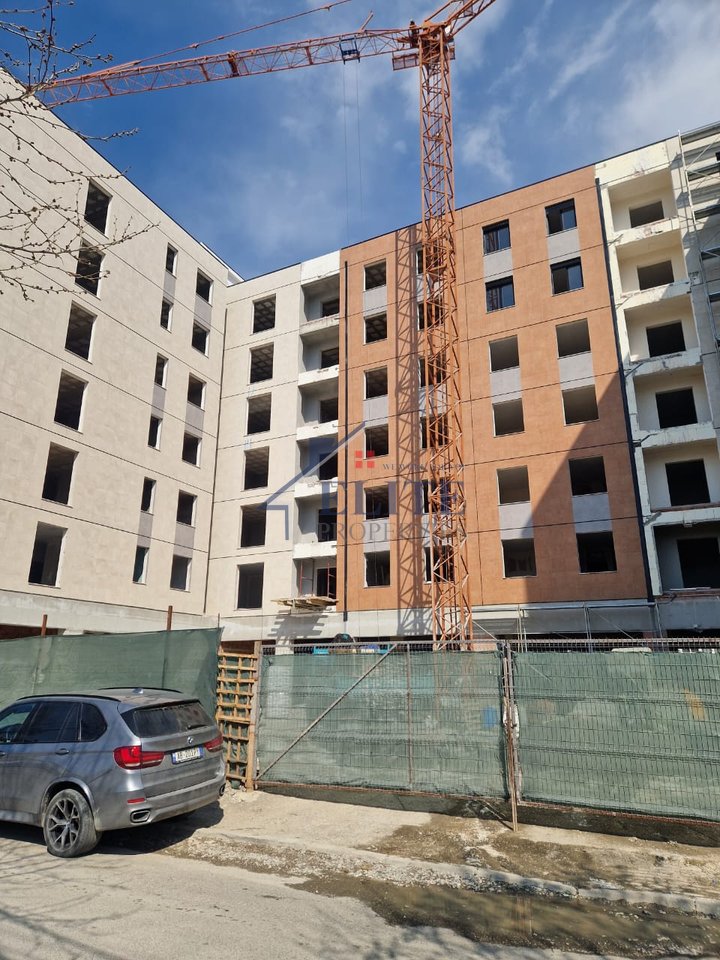 Kamez, apartament 3+1 ne shitje ne nje objekt te ri