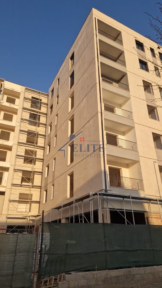 Kamez, apartament 3+1 ne shitje ne nje objekt te ri