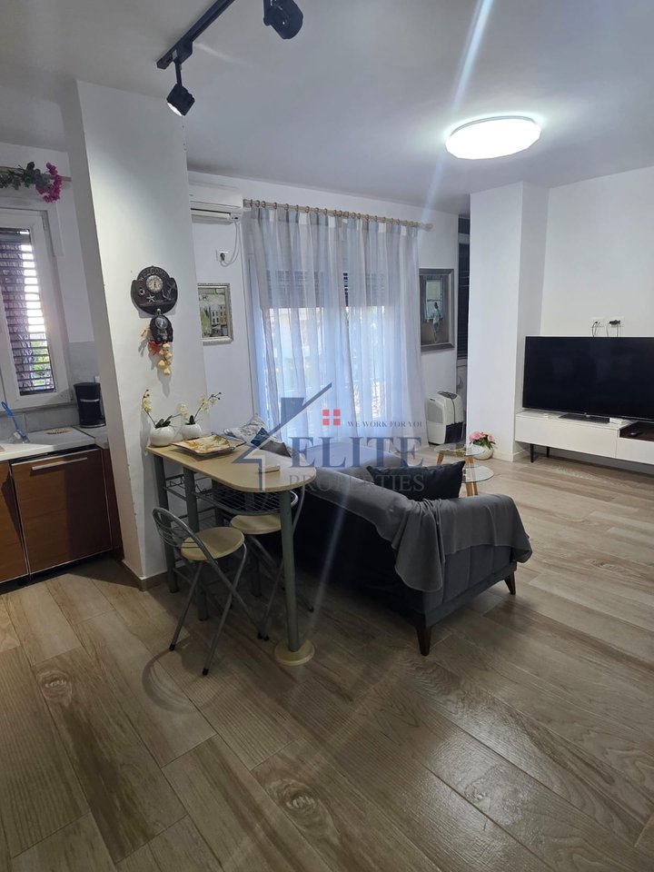 Golem pranë Hotel Grint, apartament 1+1 në shitje