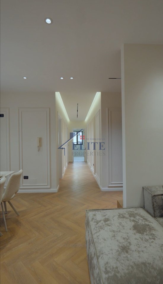 Pranë Delijorgjit, apartament 2+1 + garderobë në shitje