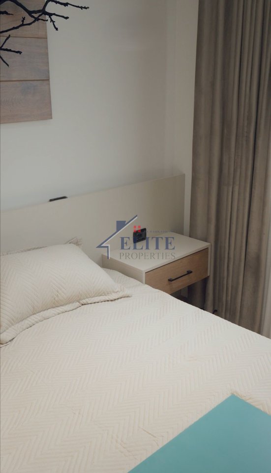 Pranë Delijorgjit, apartament 2+1 + garderobë në shitje