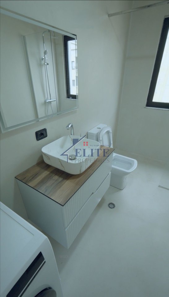 Pranë Delijorgjit, apartament 2+1 + garderobë në shitje