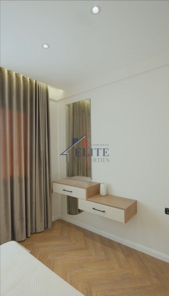 Pranë Delijorgjit, apartament 2+1 + garderobë në shitje