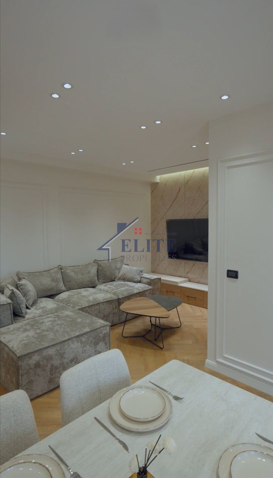 Pranë Delijorgjit, apartament 2+1 + garderobë në shitje