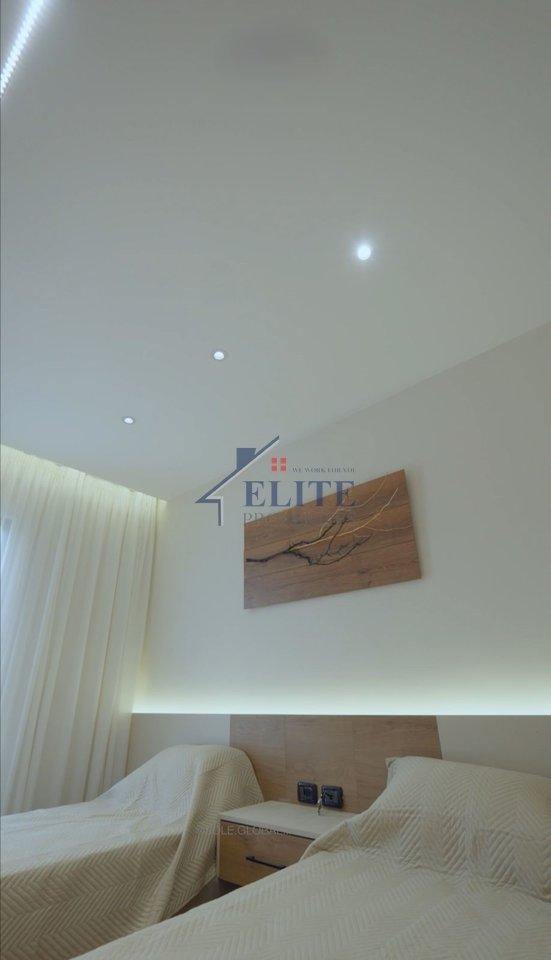 Pranë Delijorgjit, apartament 2+1 + garderobë në shitje