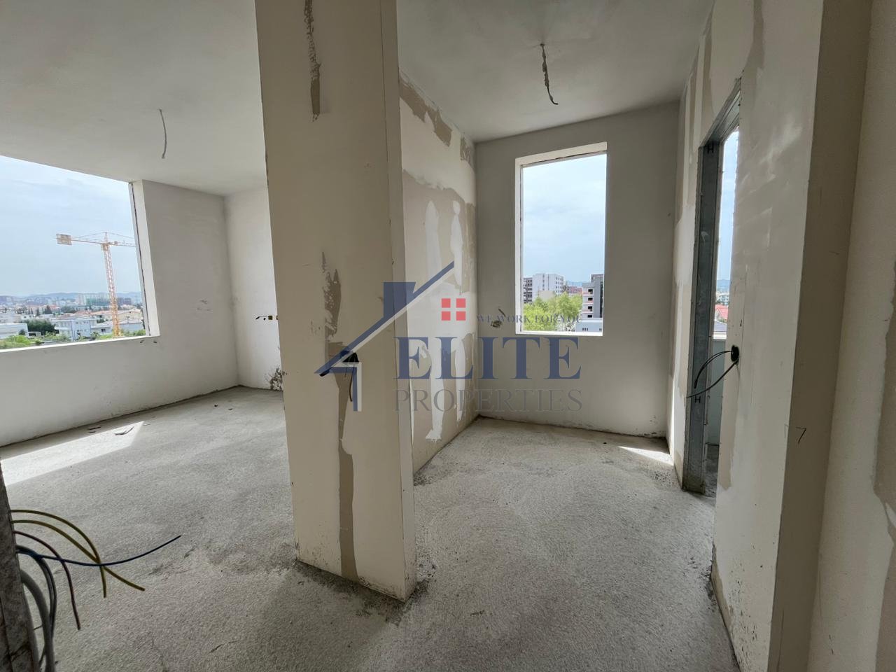 Kamëz, apartament 3+1 ne shitje