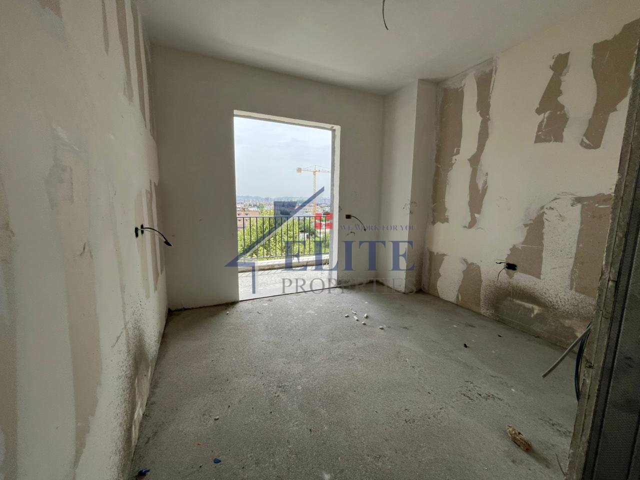 Kamëz, apartament 3+1 ne shitje