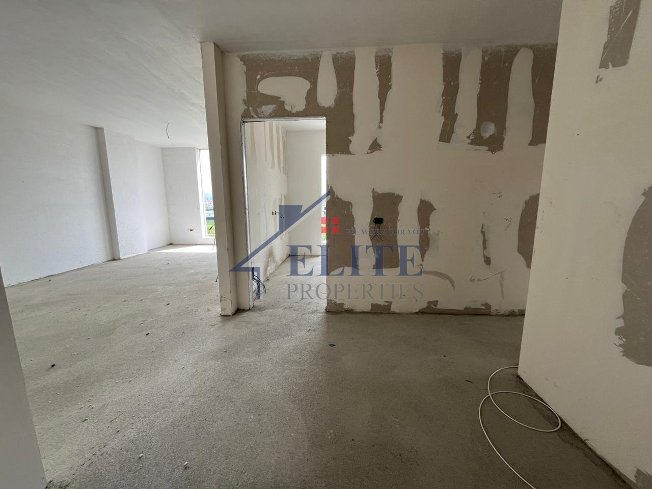 Kamëz, apartament 3+1 ne shitje