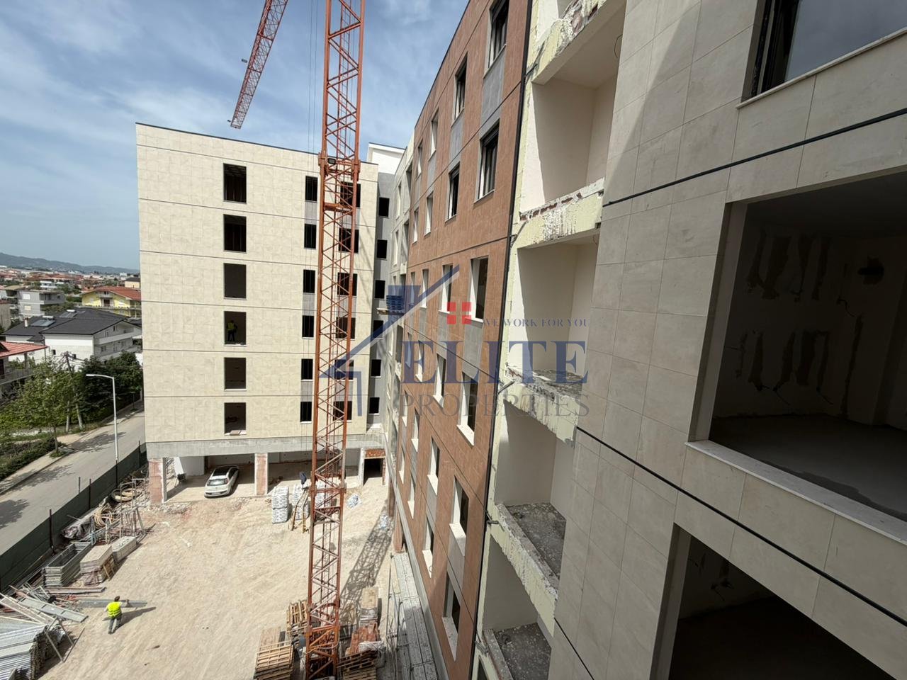 Kamëz, apartament 3+1 ne shitje