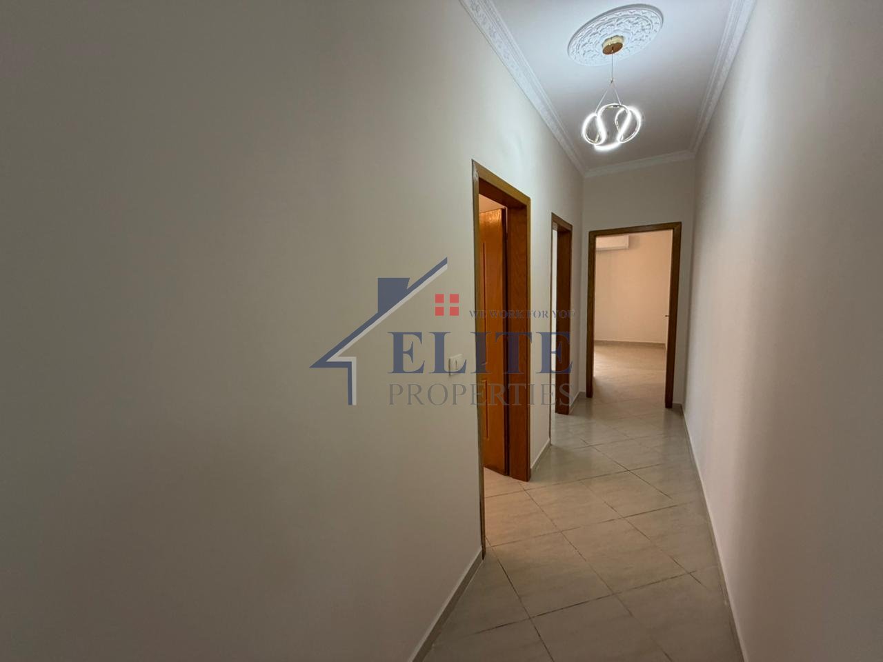 Pranë Gjimnazit Partizani, apartament 3+1+2 me qira