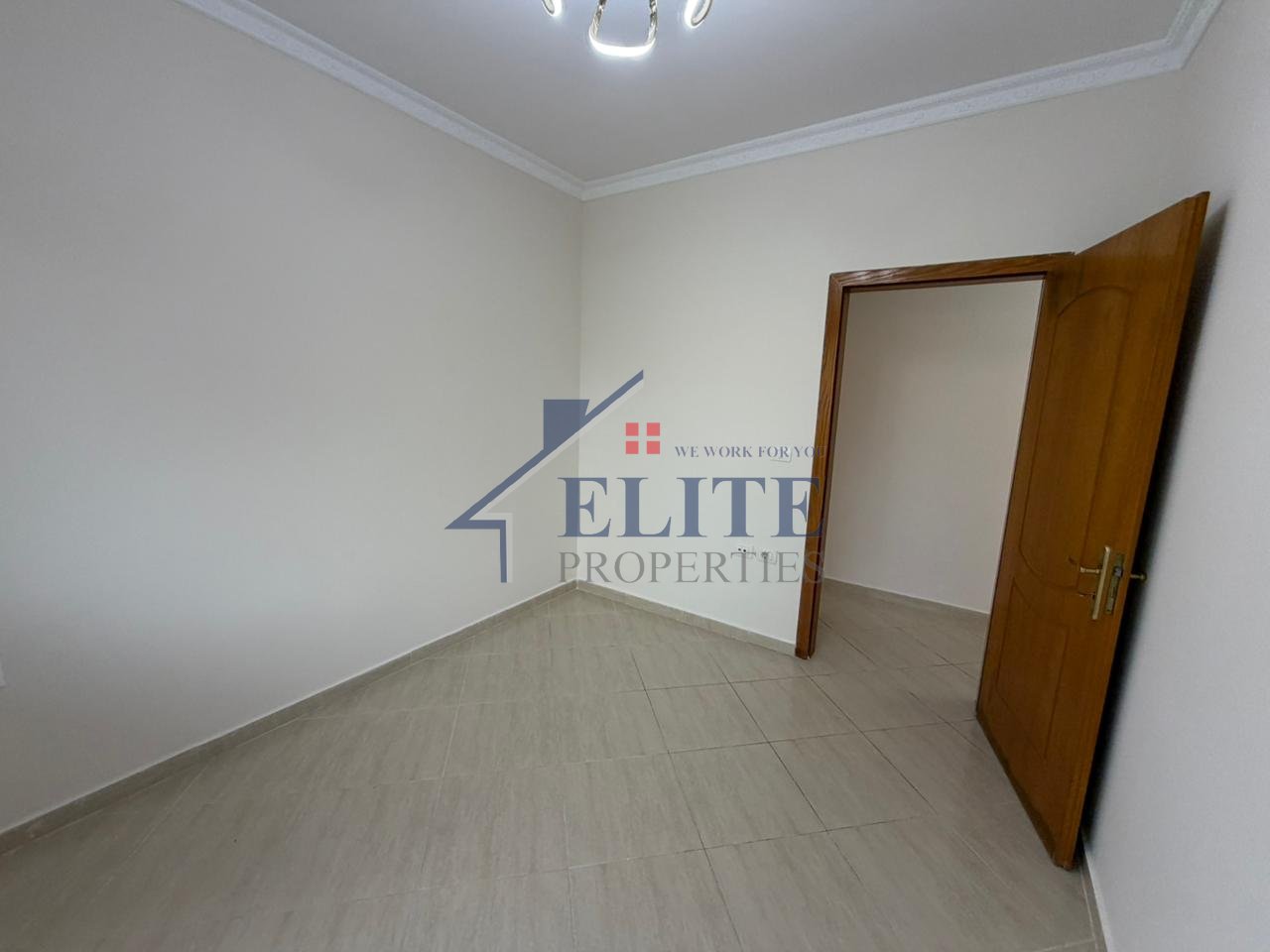 Pranë Gjimnazit Partizani, apartament 3+1+2 me qira