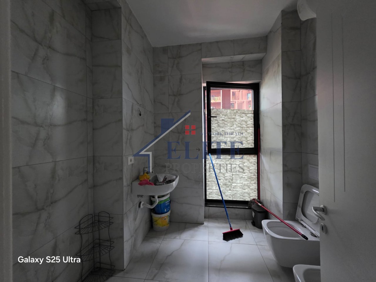 Tirana Garden Building, rruga e "Kavajes", ambjent zyre me qera