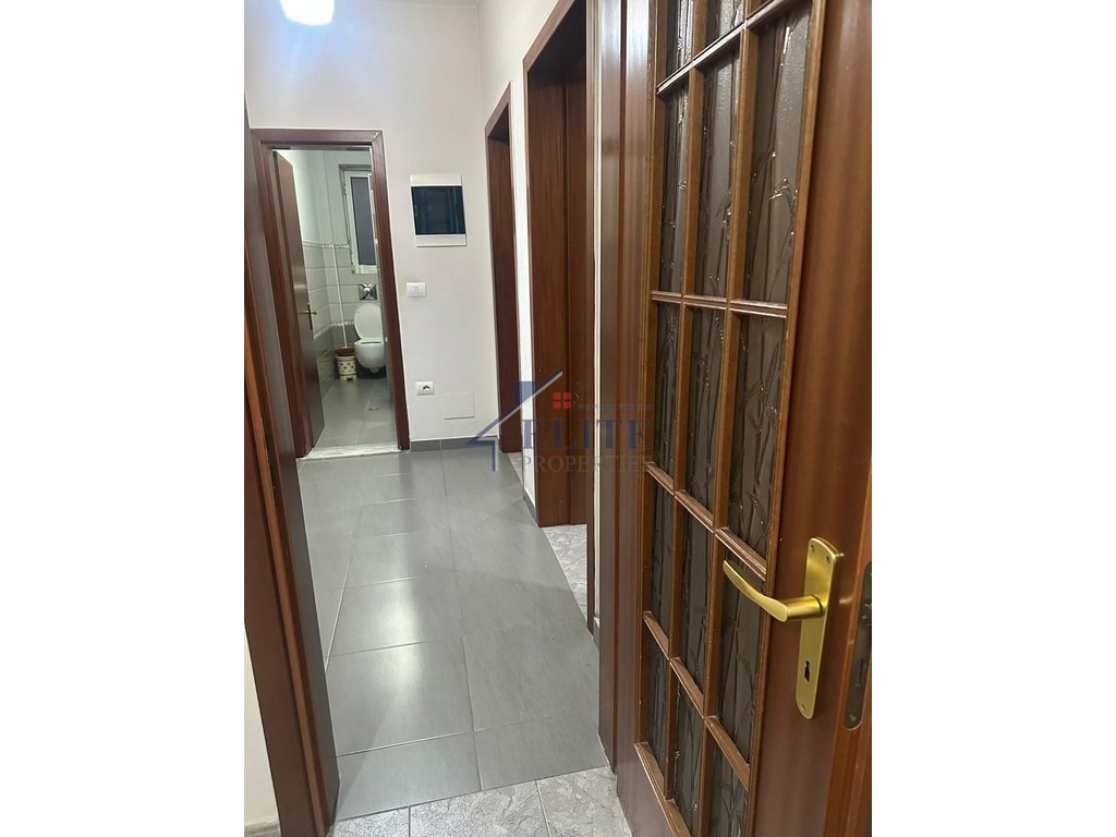 Rruga e Durrësit, apartament 2+1 me qira