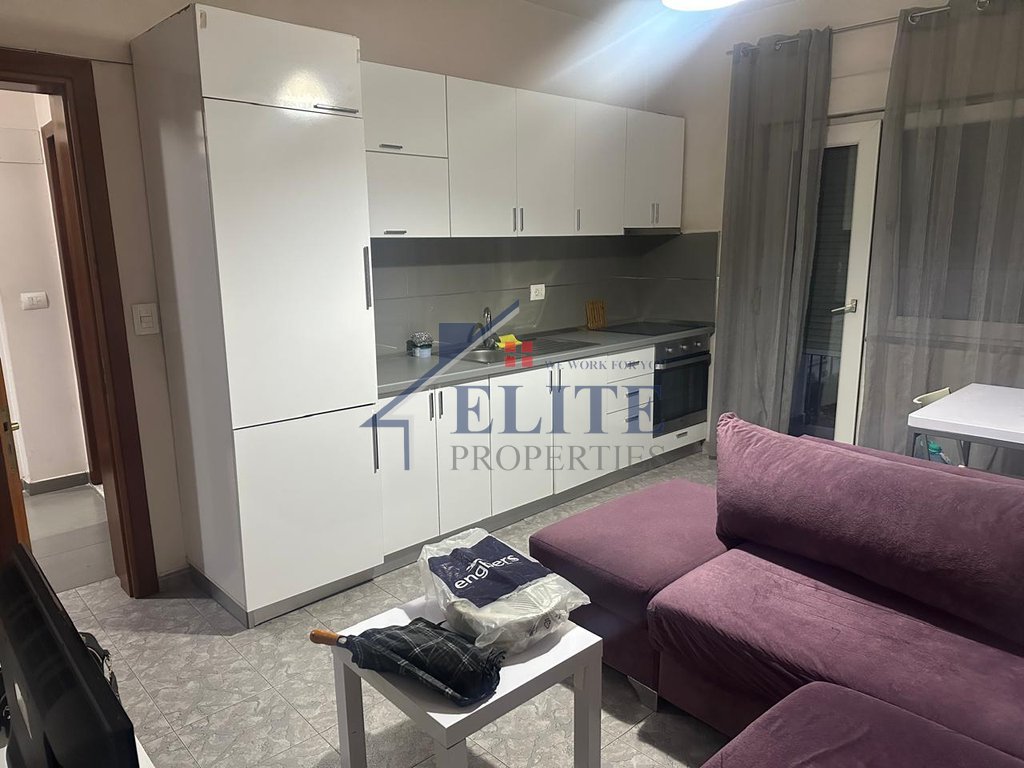 Rruga e Durrësit, apartament 2+1 me qira