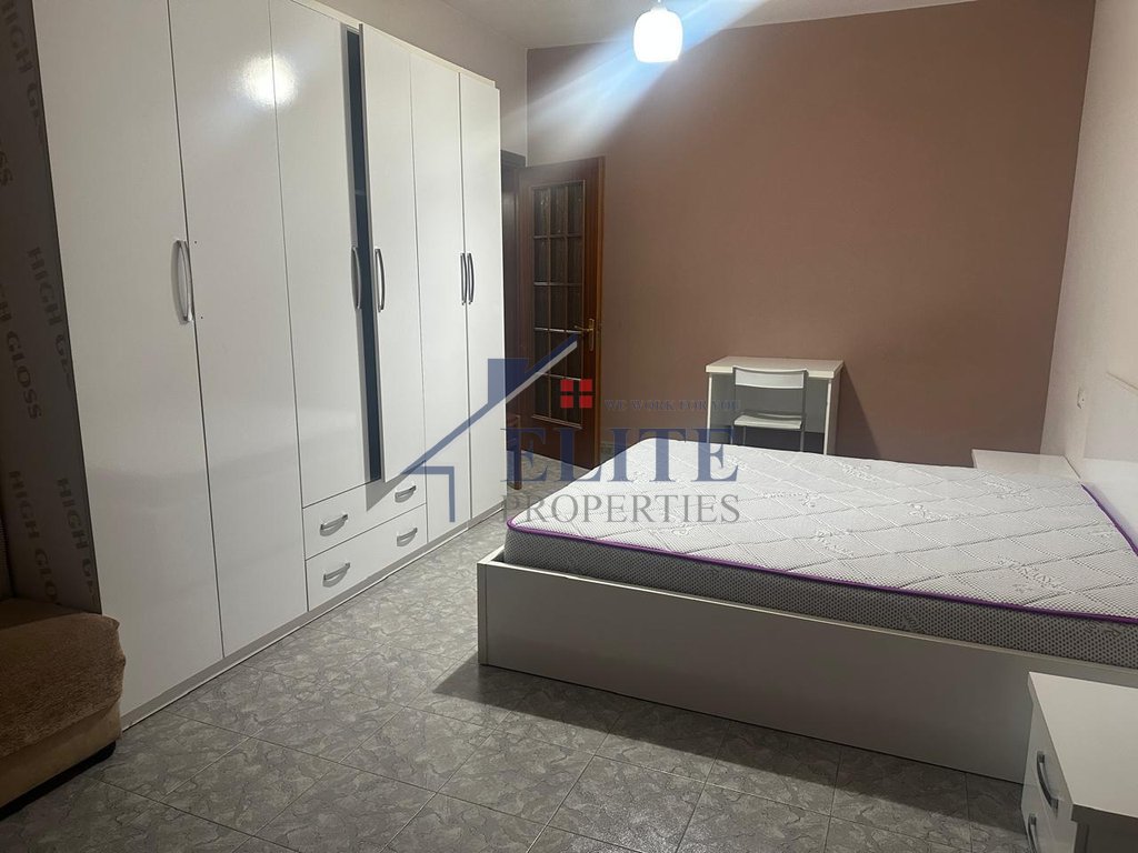 Rruga e Durrësit, apartament 2+1 me qira