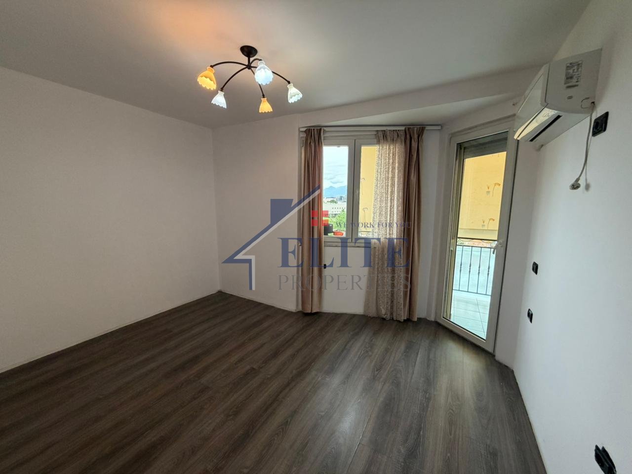 Ish-Fusha e Aviacionit, apartament 2+1 në shitje