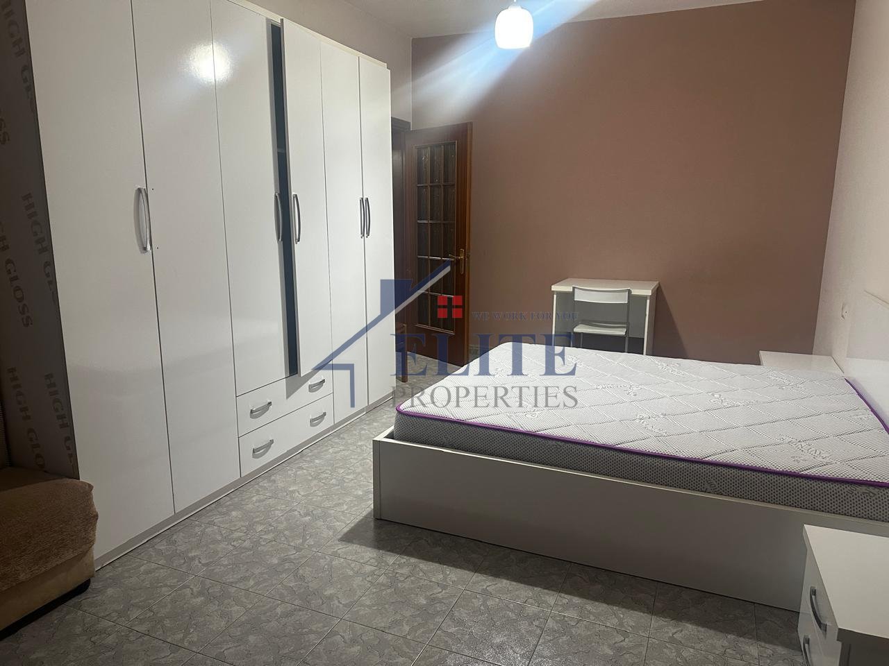 Rruga e Durrësit, apartament 2+1 me qira