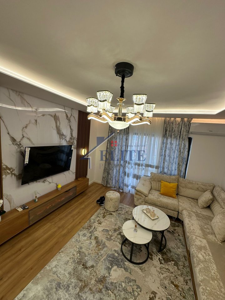 Pallati me Shigjeta, apartament 2+1 ne shitje