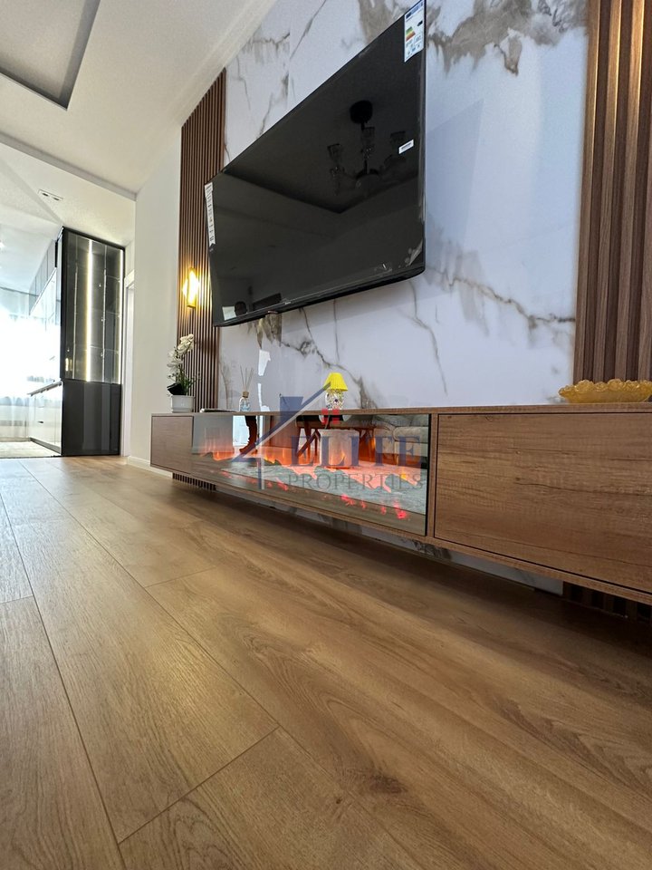 Pallati me Shigjeta, apartament 2+1 ne shitje