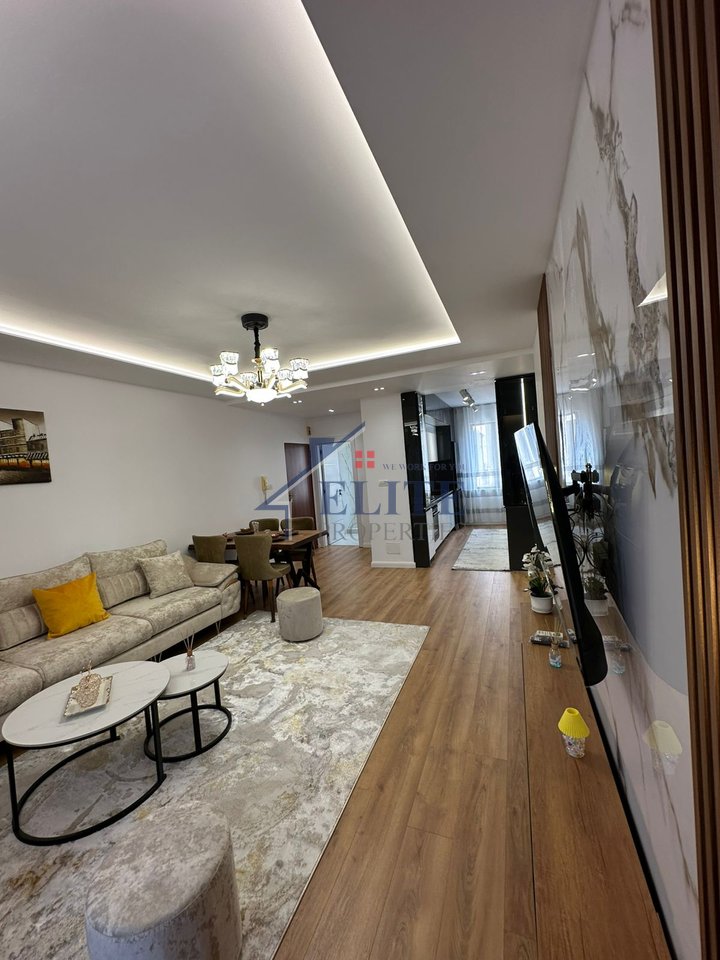 Pallati me Shigjeta, apartament 2+1 ne shitje