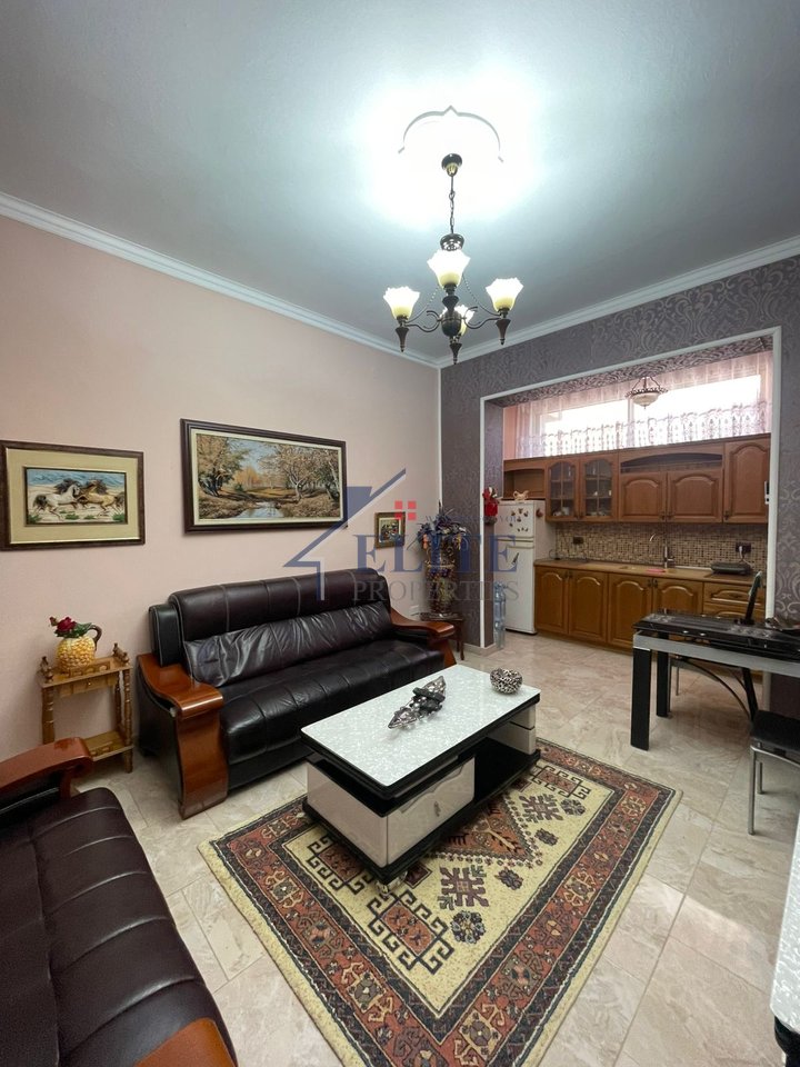 Pranë Stadiumit Dinamo, apartament 2+1 me qira