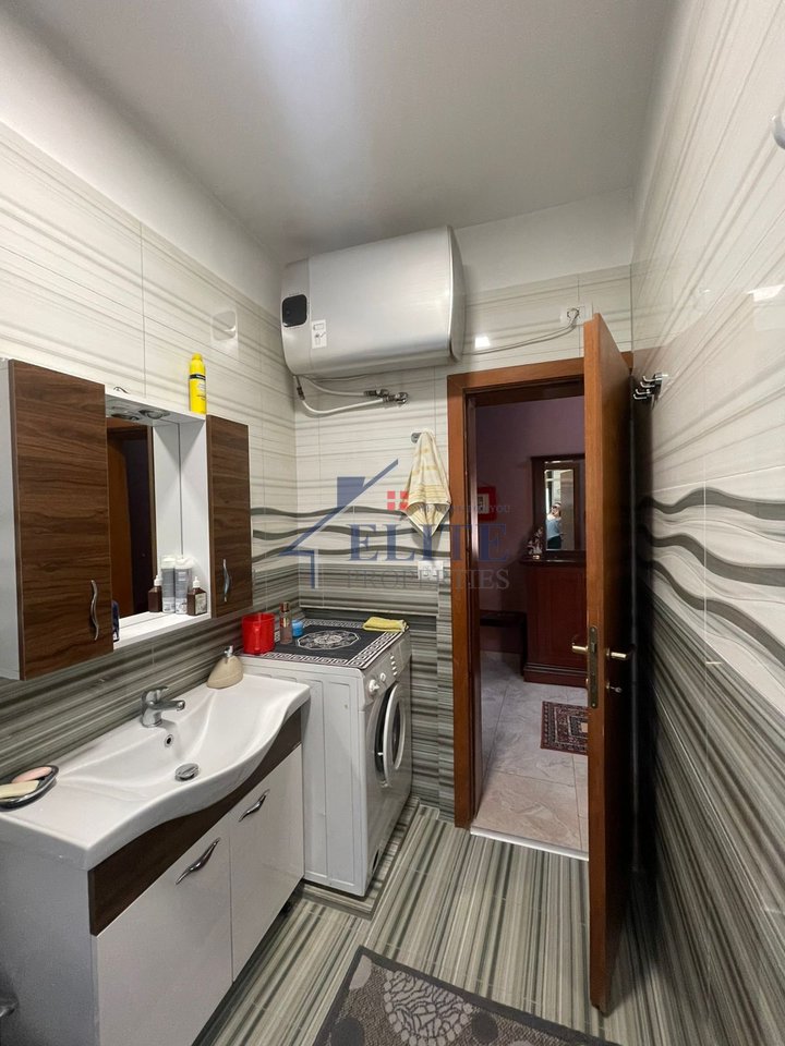 Pranë Stadiumit Dinamo, apartament 2+1 me qira