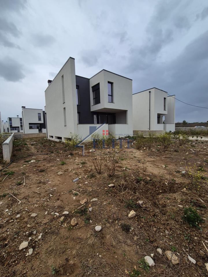 Turquoise Marina Hamallaj, vilë individuale në shitje