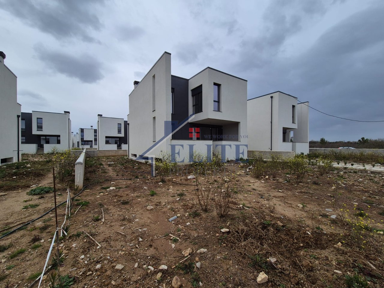 Turquoise Marina Hamallaj, vilë individuale në shitje