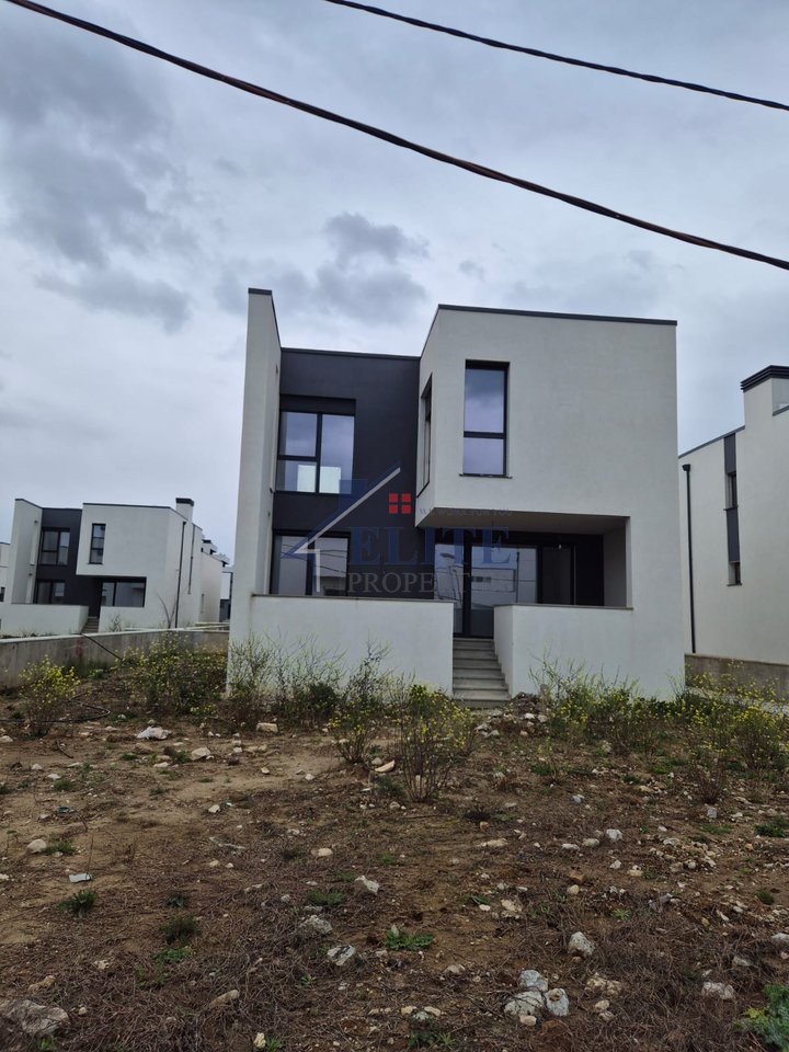 Turquoise Marina Hamallaj, vilë individuale në shitje