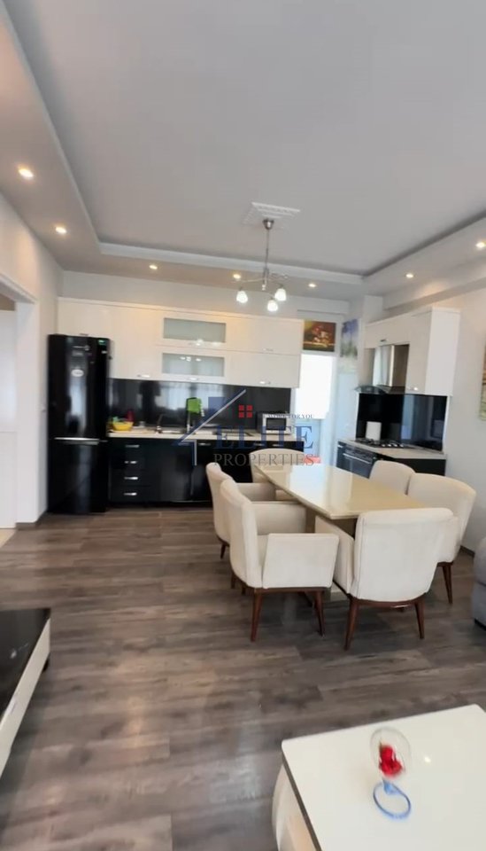 Appartamento con due camere da letto in vendita nella zona dello zoo.