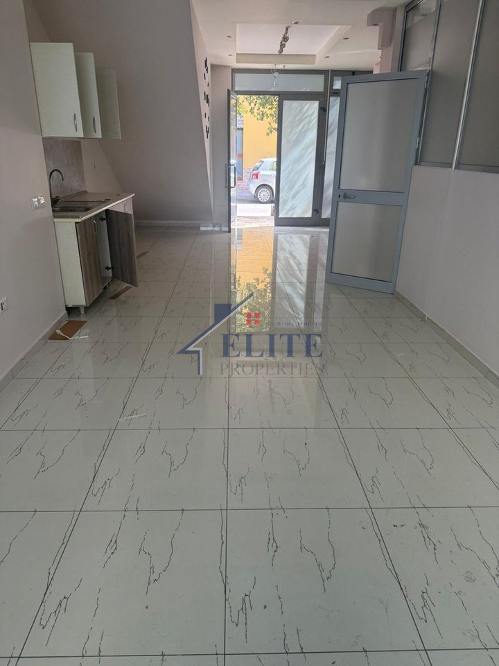 Near Dibrës Road, shop for rent