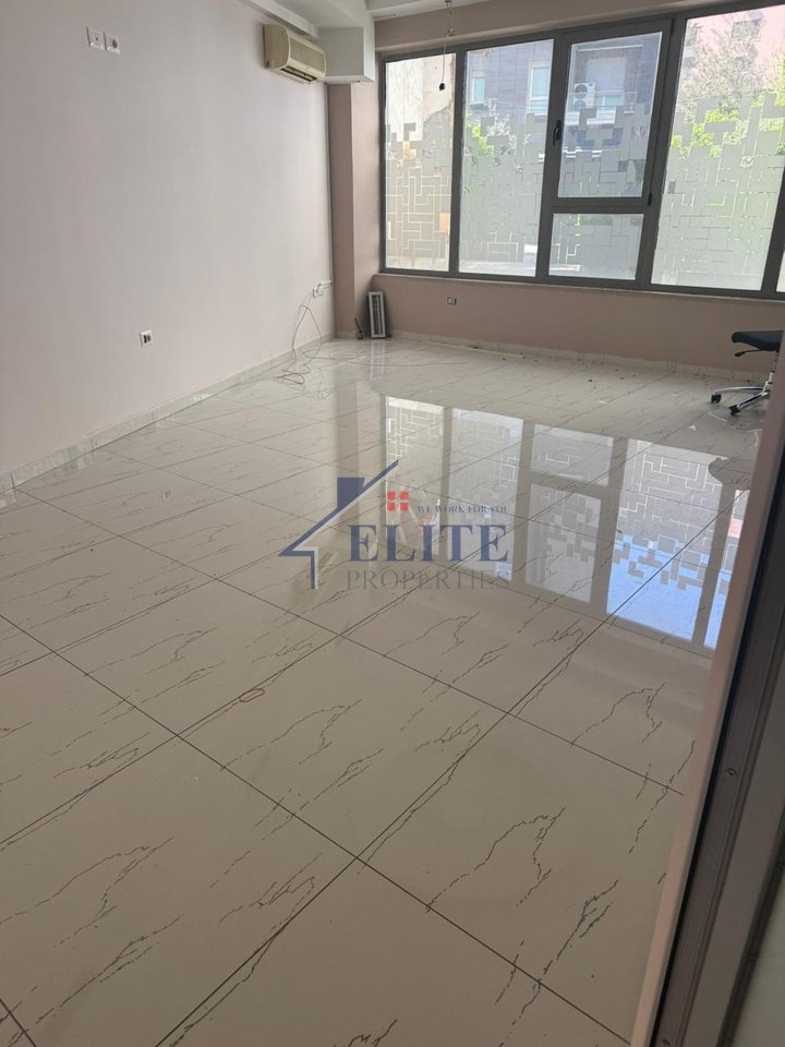 Near Dibrës Road, shop for rent