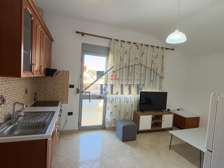 Rruga 5 Maji, Kati i 3-të i një vile– pas Concord Center