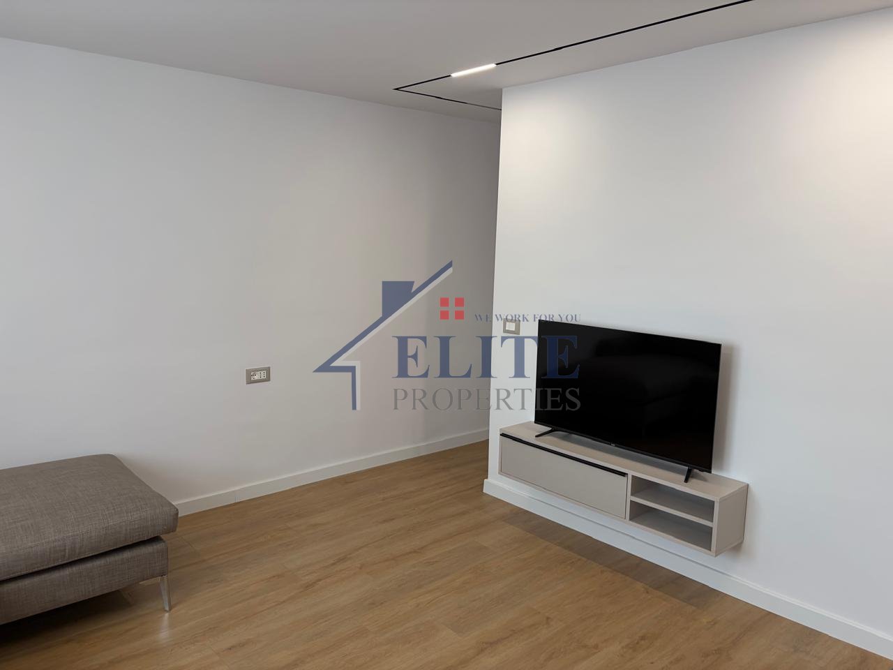 Near Harry Fultz, 1+1 apartment newly renovated for sale