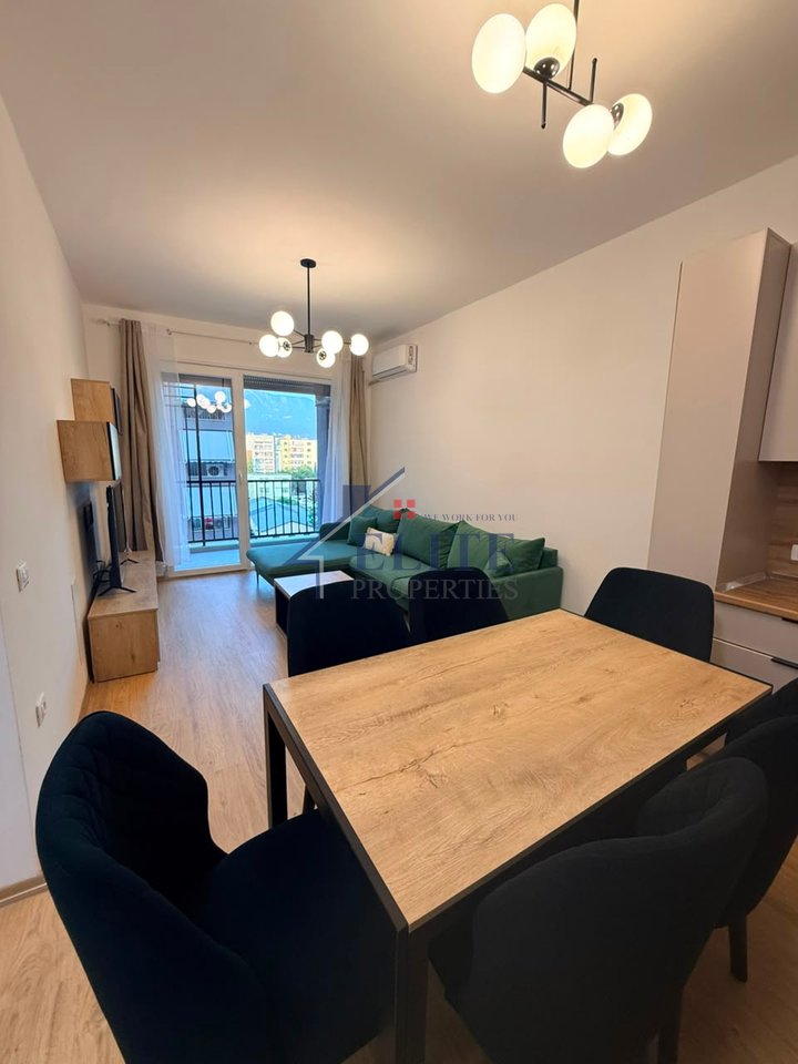 Rruga 5 Maji, prane Concord Center, apartament 1+1 me qira