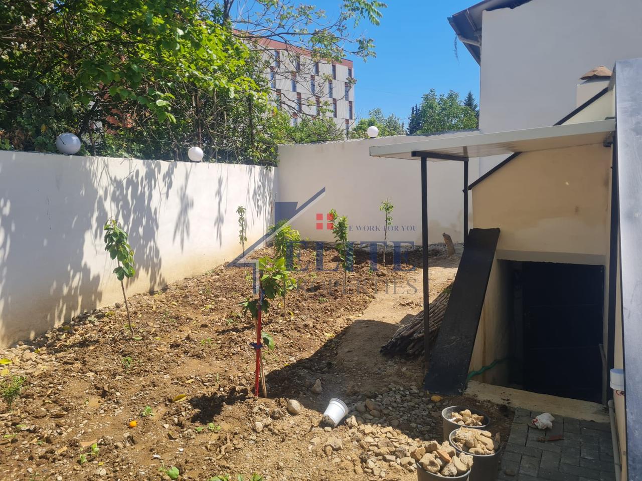 Shtepi me qera ne rrugen Jordan Misja, prane ish Hipotekes