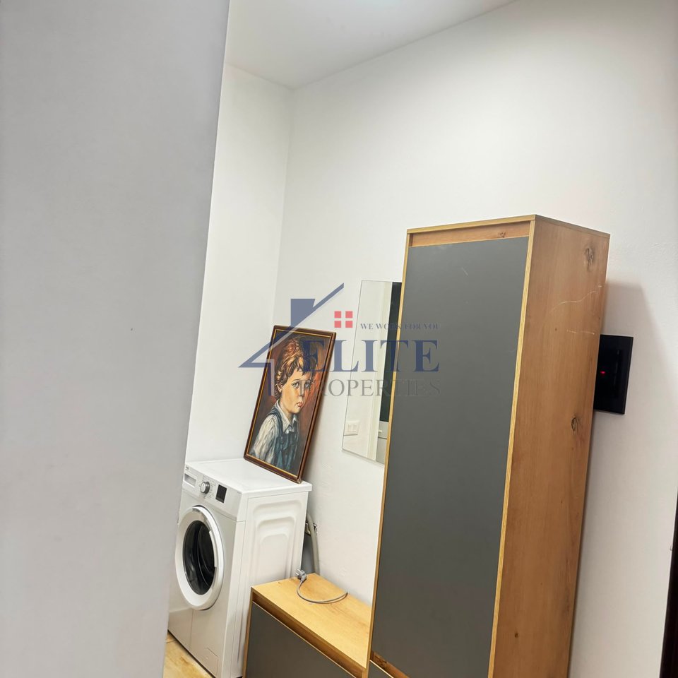 Via 5 Maji, primo piano di una villa in affitto – Concord Center