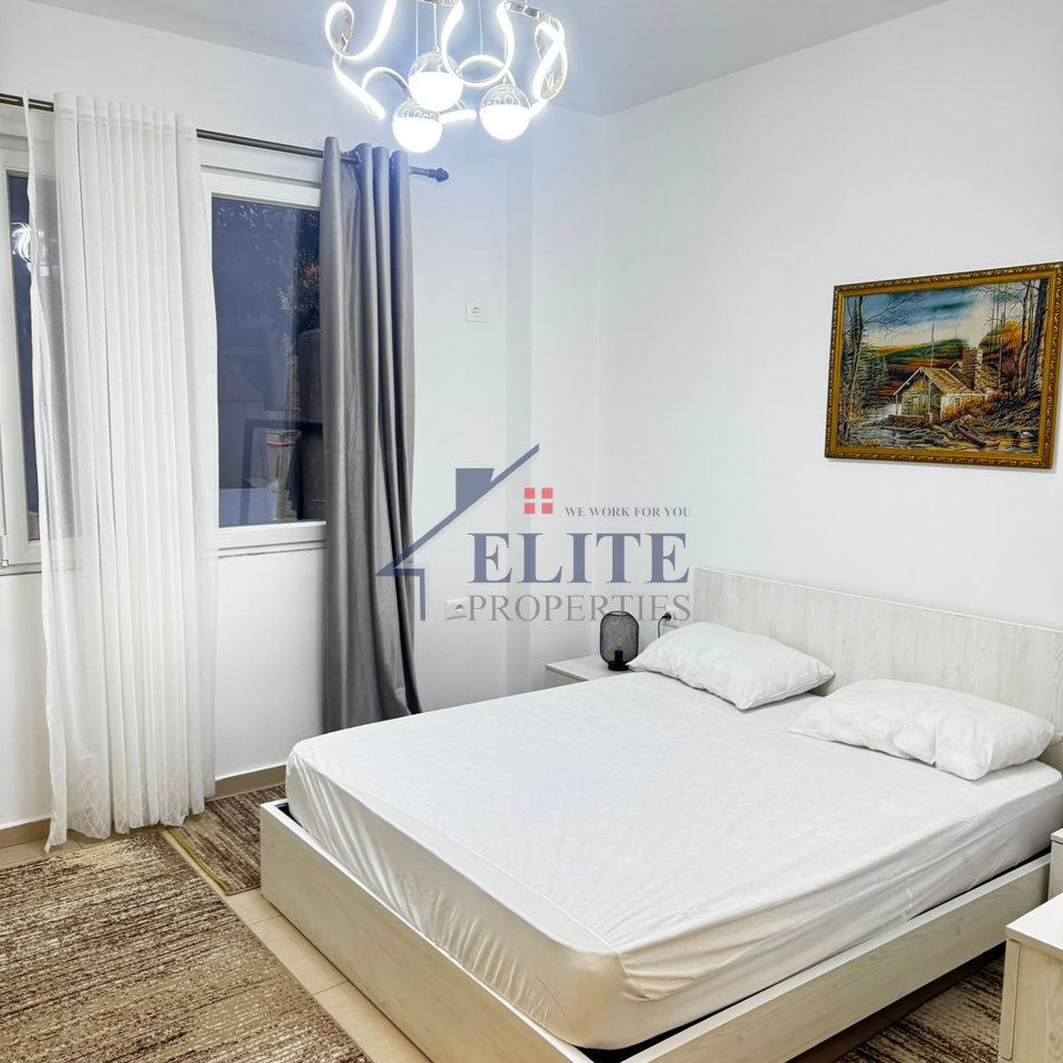 Via 5 Maji, primo piano di una villa in affitto – Concord Center